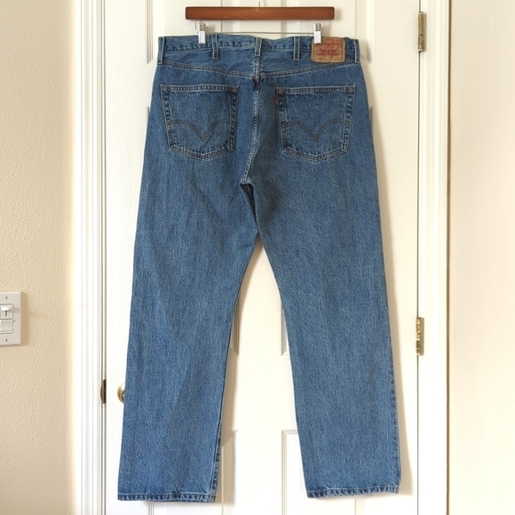 Levi's Y2K Vintage 501 Medium Wash Relaxed Straight Leg Button Fly Jeans 40 x 32 - Picture 4 of 15